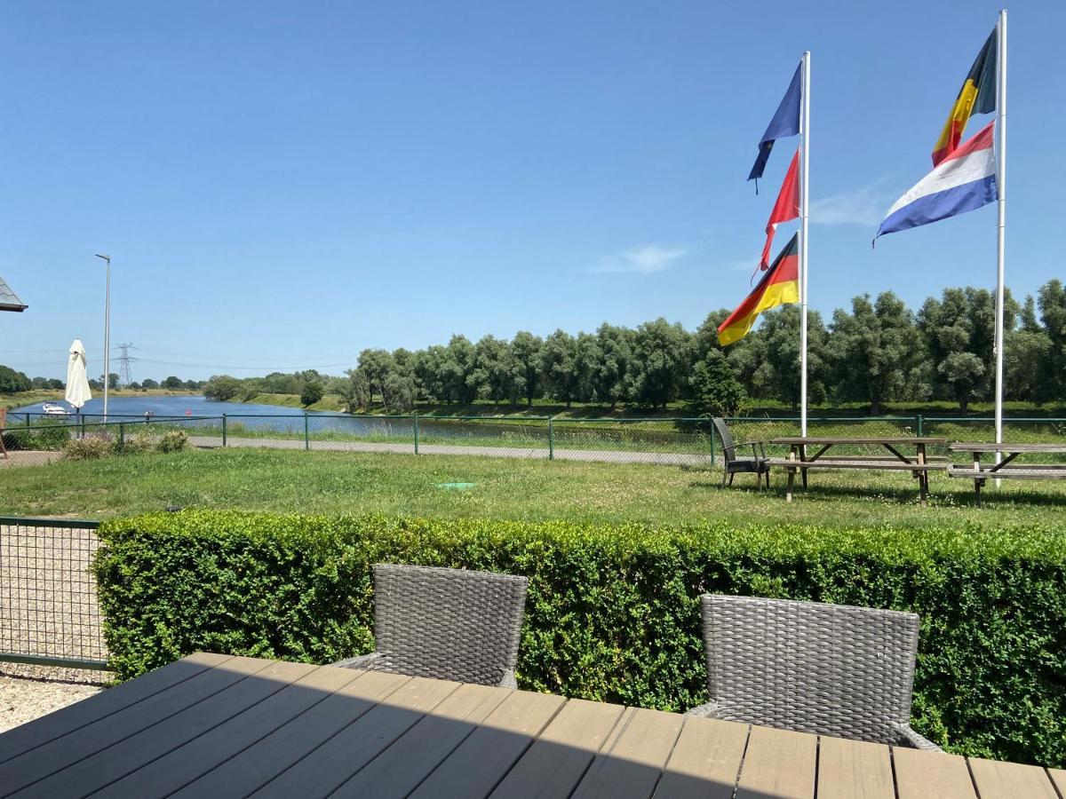 Chalet Eau Vive Maaseik Bagian luar foto